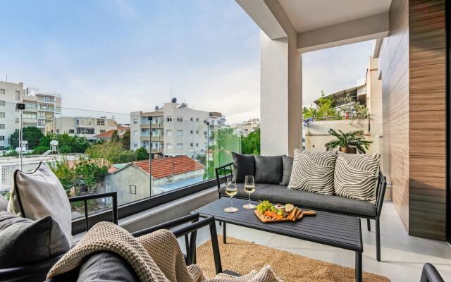 Sanders Premier - Cozy 2 bdr apt With Balcony