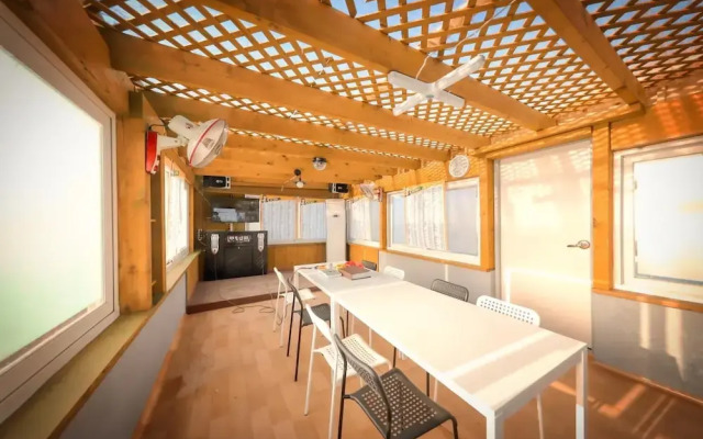 Ganghwa Badatgashimteo Pension