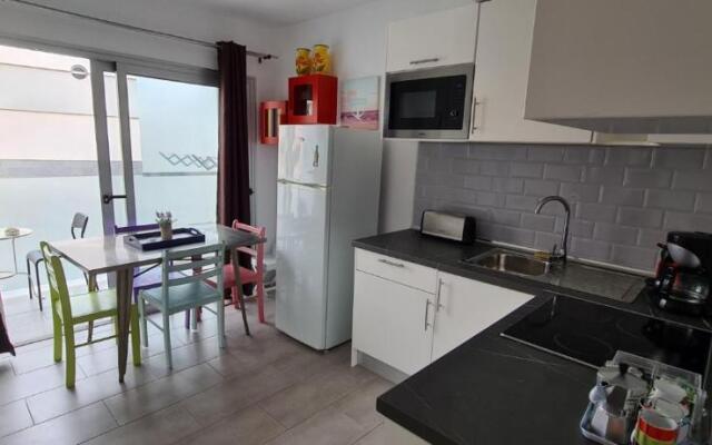 COOL Apartment NEAR Beach Pool & AC 1