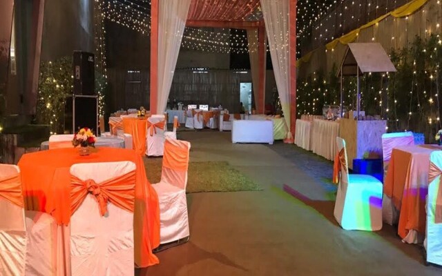 Fabhotel Aanya Suites