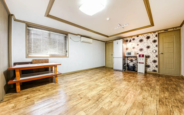 Buan Gyeokpo Chaeseok Resotel Oakville
