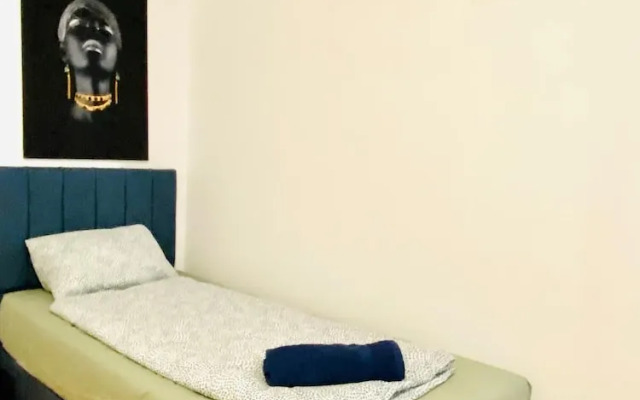 Stylish Shared 3-Bedroom Stay Near City