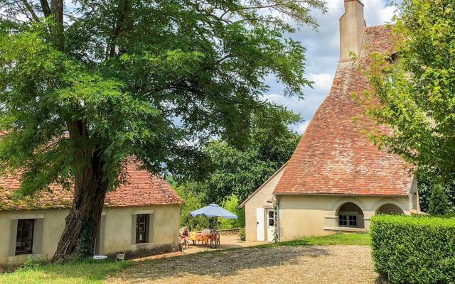 Charming and private castle on four hectares, with river, sun terrace and views