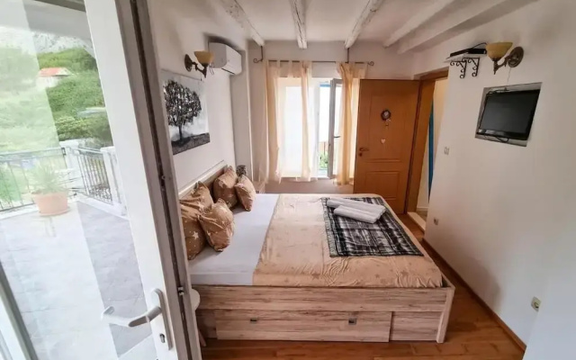 Luxe House