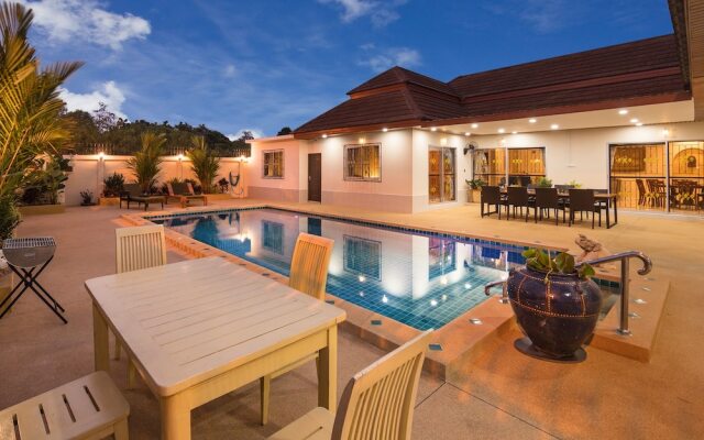 Villa Bos Near the Beach of Jomtien