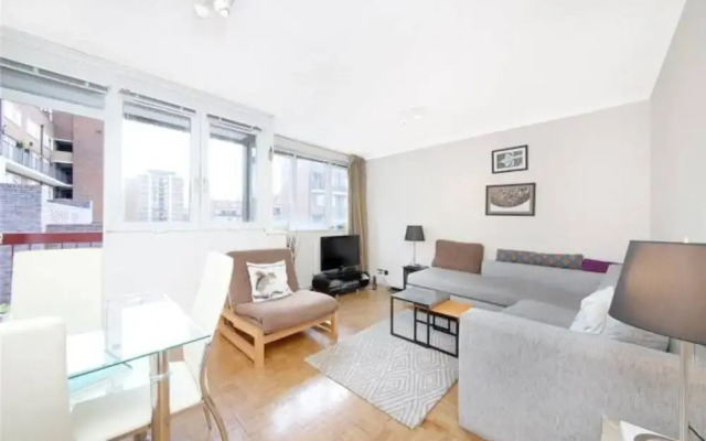 3 Bedroom Hoxton Flat Close to Bustling Shoreditch