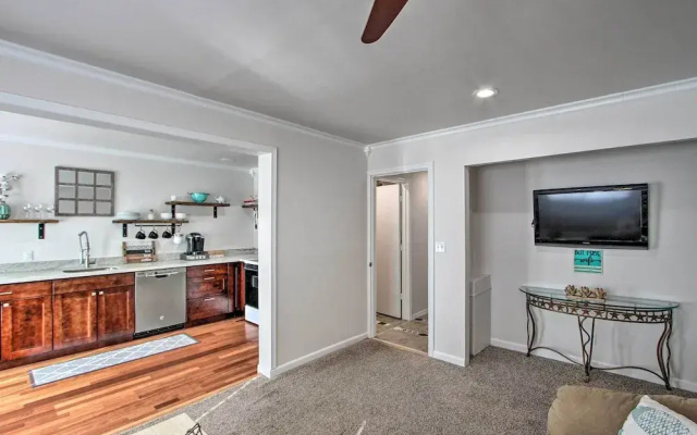 Convenient Burien Getaway: 12 Mi to Dtwn Sea!