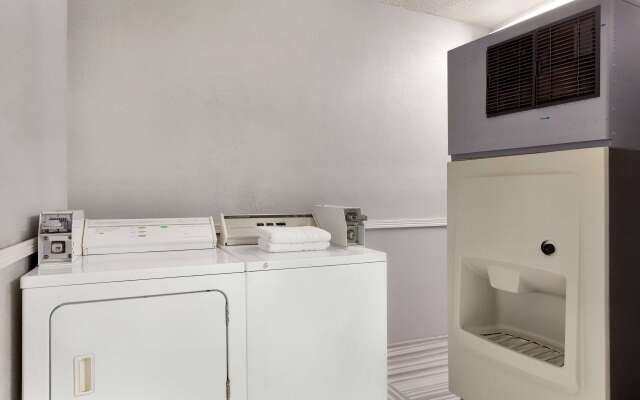 Days Inn by Wyndham Kansas City International Airport