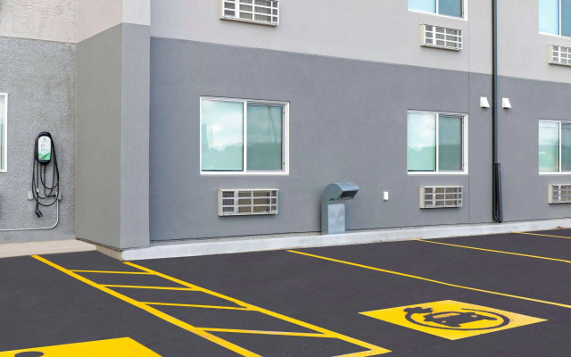 Days Inn by Wyndham Steinbach