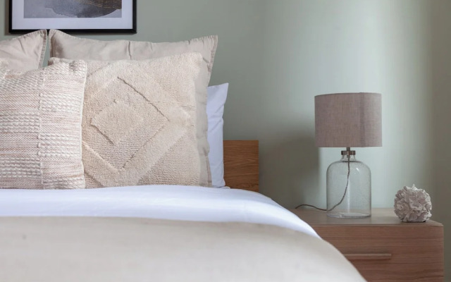 Trendy Flat in St Katharine