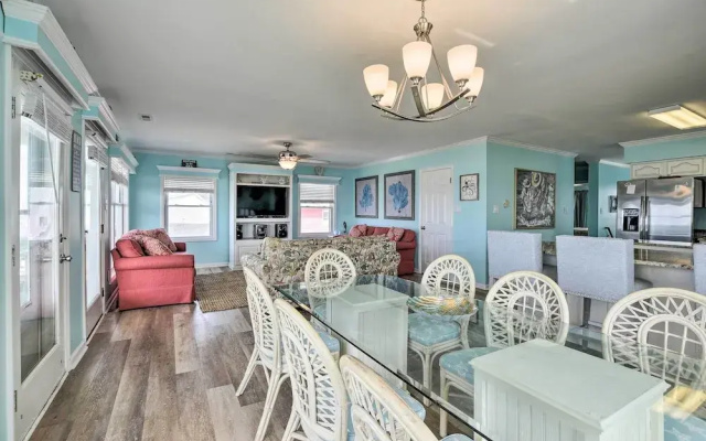 Large-group Getaway - Beachfront Home w/ Pool!