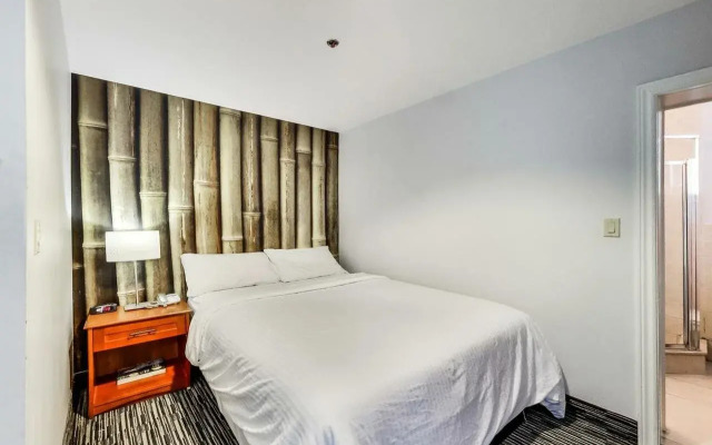 Isabella Hotel & Suites