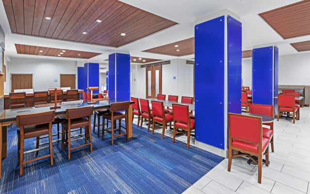 HOLIDAY INN EXP STES SPACE CTR by IHG