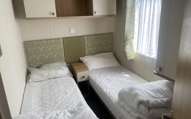 Stunning 3-bed Caravan in Clacton-on-sea