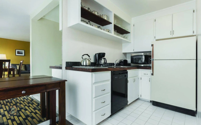 Suites At Fishermans Wharf