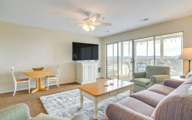 Resort Hot Tub Access! Table Rock Lake Condo