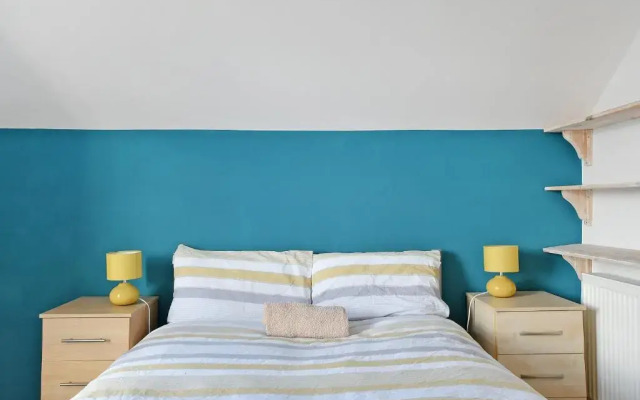 Spacious 4BR, Parking, Near Centre