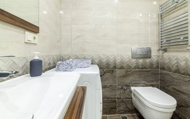 Vibrant and Central Flat With Balcony in Maltepe