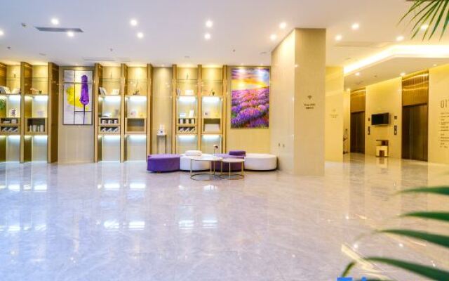 Lavande Hotel (Chengdu Xinjin Rulin Road Metro Station)