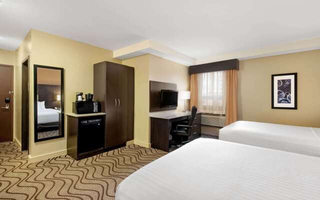 La Quinta Inn & Suites by Wyndham Oshawa