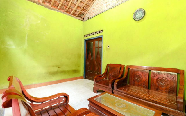 Kasmiyem Homestay by ZUZU