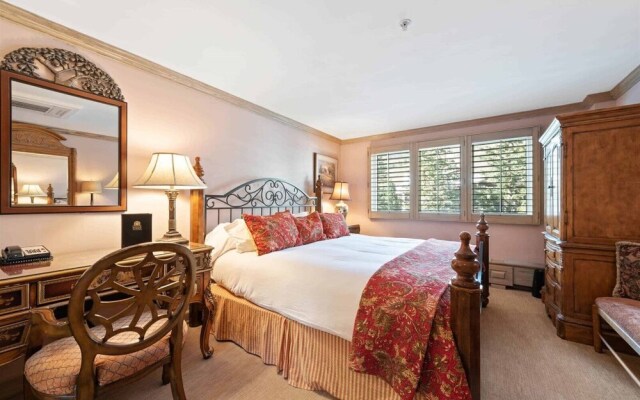 Cozy 2 Bedroom Slopeside Mountain Residence in Vail Village Just Steps From Gondola 1