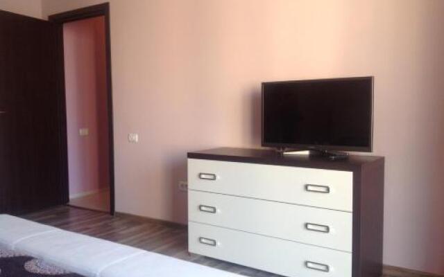 Green Lake Apartment 5