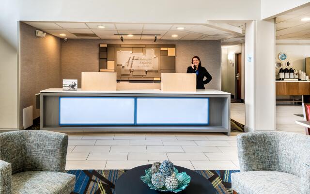 Holiday Inn Express & Suites Charlotte Arpt-Belmont by IHG