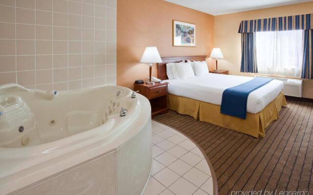 Holiday Inn Express Roseville-St. Paul, an IHG Hotel