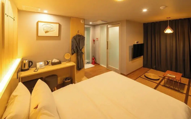 Shinchon Mayven Hotel