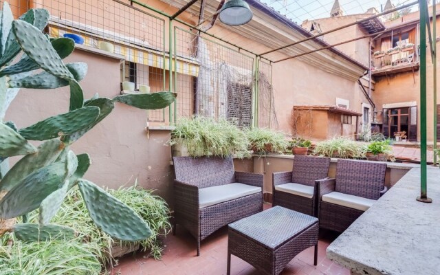 Large and Comfortable 6 Guests Flat in Trastevere