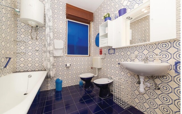 Amazing Home in Seget Donji With Wifi and 5 Bedrooms