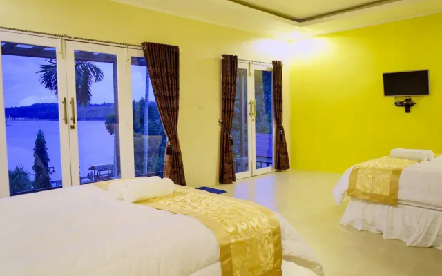 The Hawk's Nest Resort