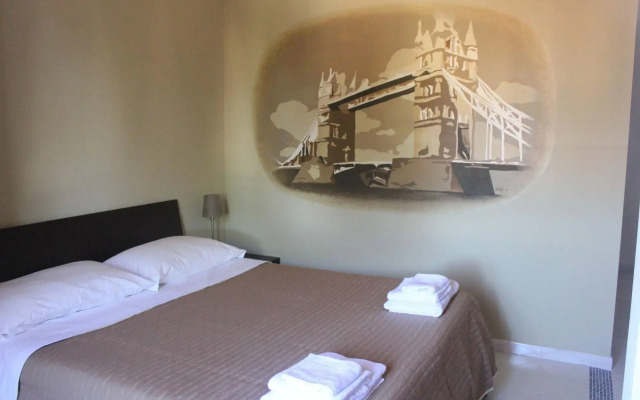 Metropolis Rooms & Services