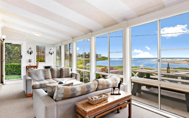 THE BEACH HOUSE Gerroa 4pm check out Sundays