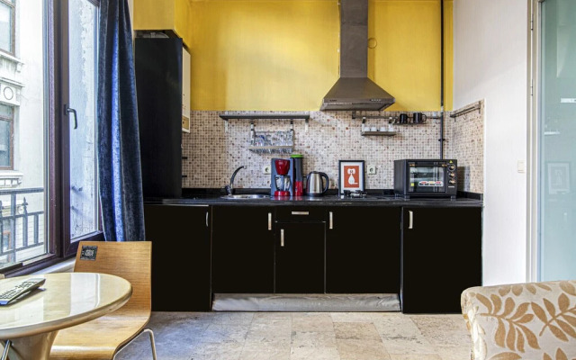 Vibrant Flat With Excellent Location in Beyoglu