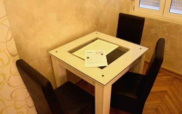 Traveler's Hostel & Apartments