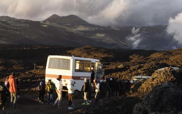 Le Tre rose dell'Etna