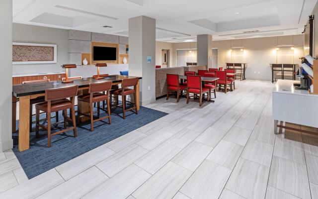 Holiday Inn Express & Suites West by IHG