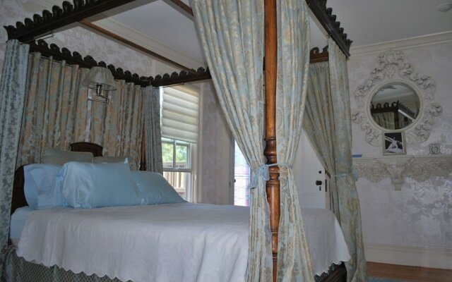 Fernbrook Inn