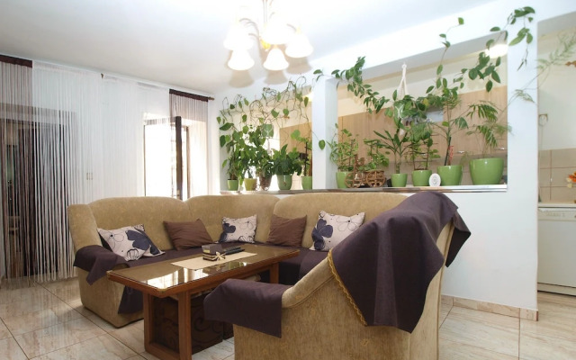 Apartment 1123