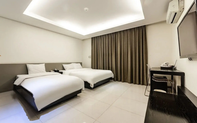 Ruby Tourist Hotel Wolmido