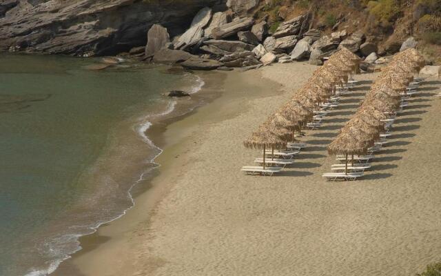 Seaside small villa near beach
