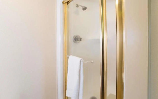 Travelodge by Wyndham Fort Myers Airport