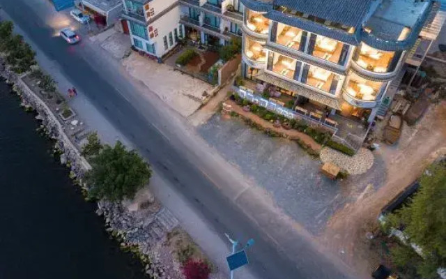 Mirror Star Moon Inn