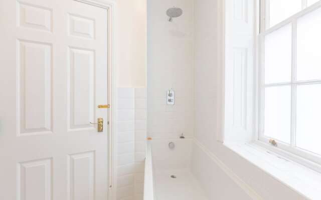 Amazing Two Bed Moments From St Pauls Cathedral A3