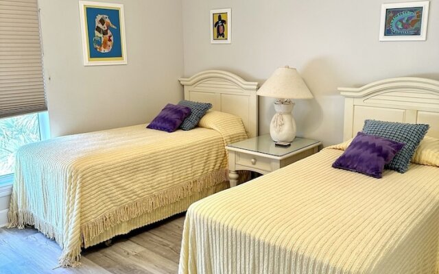 Sea Shell 3 Bedroom Townhouse by RedAwning