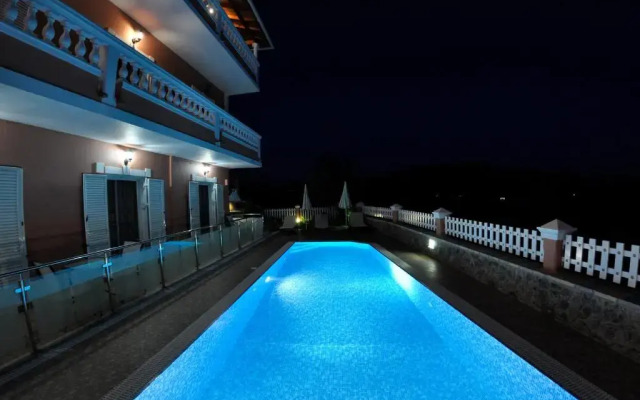 Chrinos House