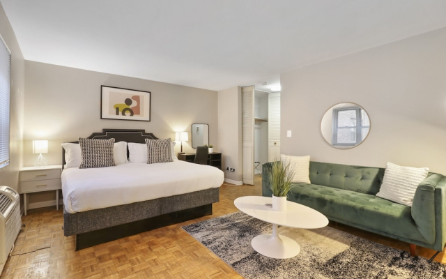 Fully Furnished Studio Apt in Lakeview