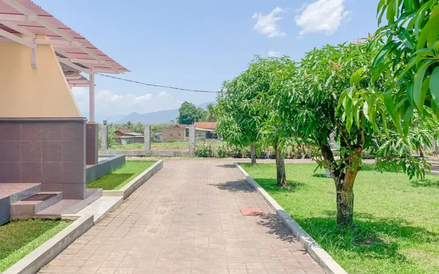RedDoorz Syariah @ Kadungora Garut